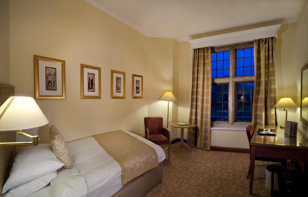 Savill Court Hotel Windsor Zimmer foto